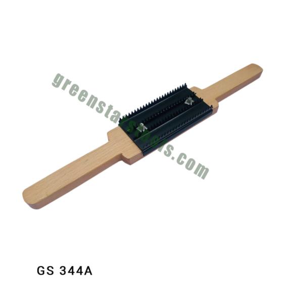 BUFF RAKE WOODEN HANDLE WITH SHARP TEETH