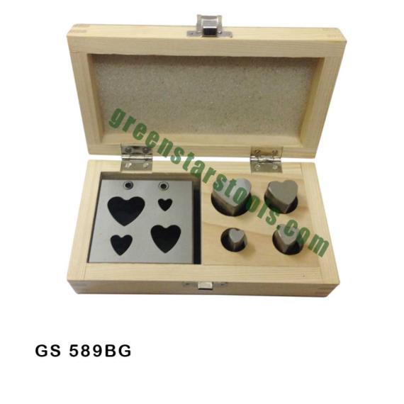 HEART SHAPE DISC CUTTER SET OF 4 WITH WOODEN BOX