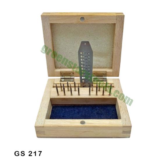 SCREW PLATE 14 TAPS IN WOODEN BOX